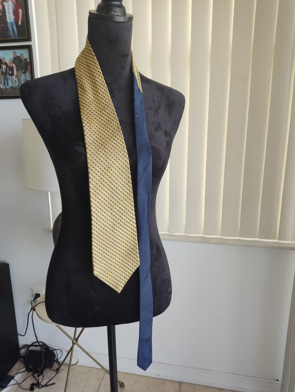 Vintage Tommy Hilfiger Yellow Pattern & Navy Blue 100% Silk Tie